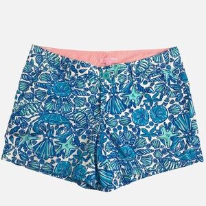 Lilly Pulitzer 💙🌊🐚🦋 Blue and White Pattern Women’s Shorts - excellent condition!